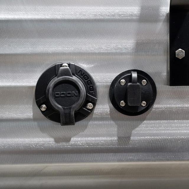 Auxiliary DC Power Plug