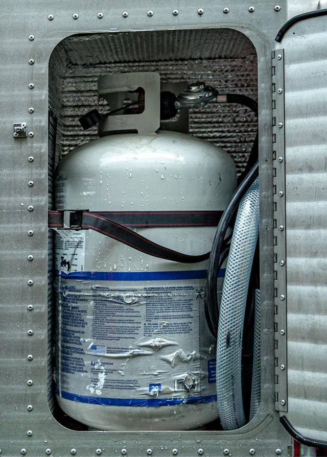 20lb Propane Tank with Dual-Output Splitter